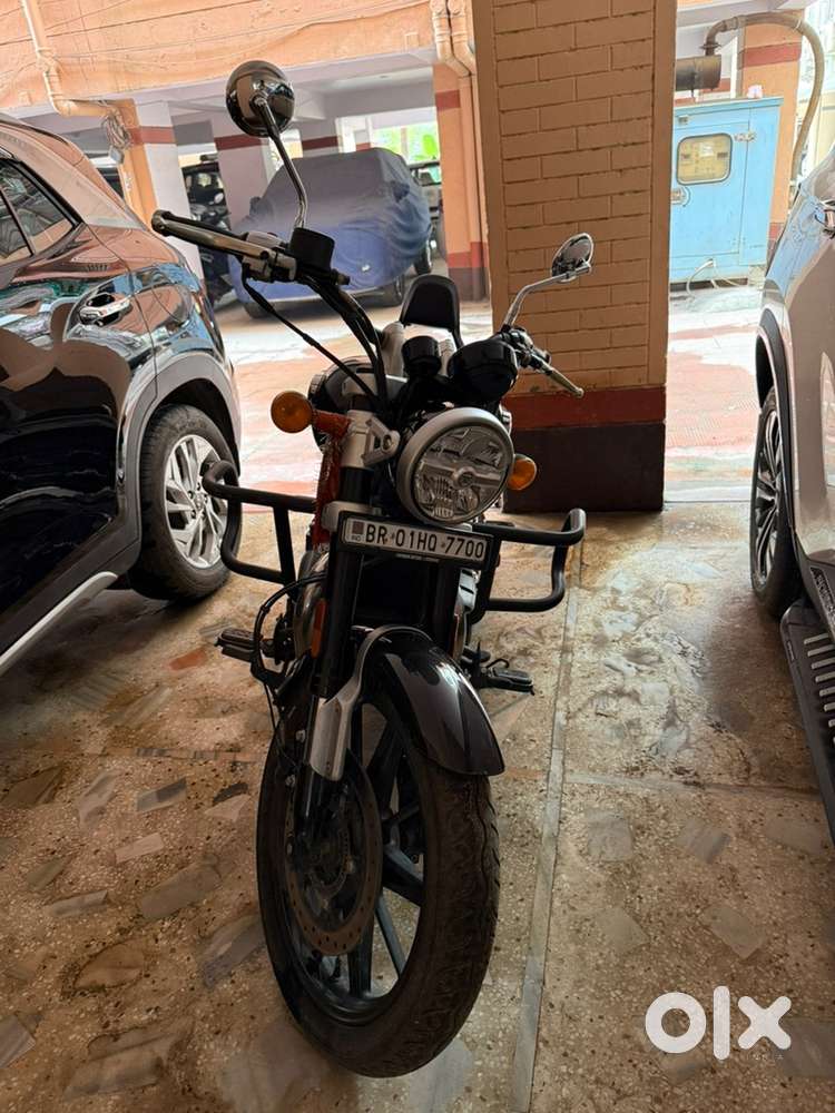 RE Super Meteor 650 Astral Black