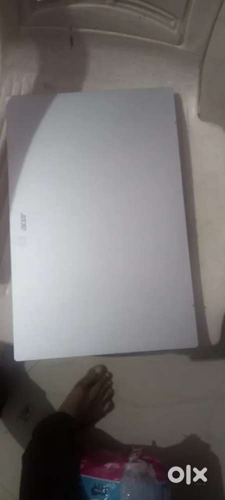 Laptop ACER bechna hai,urgent money needed,negotiate kar sakte hai