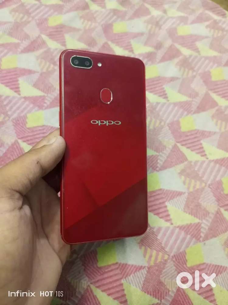Oppo a5 4/64 in good condition phone and charger both available