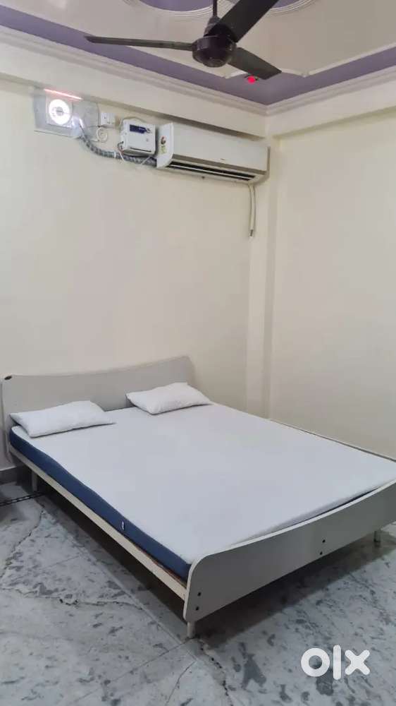 Park facing 2 bhk fully furnished for girls / boys/ family