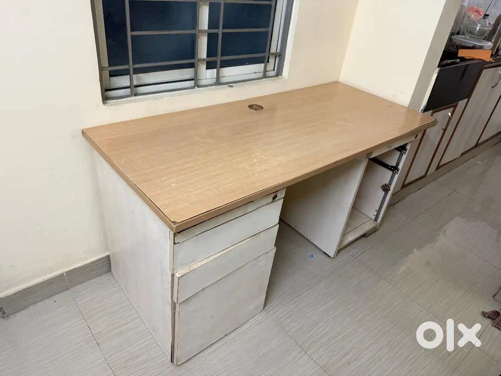 Used computer Table to sell