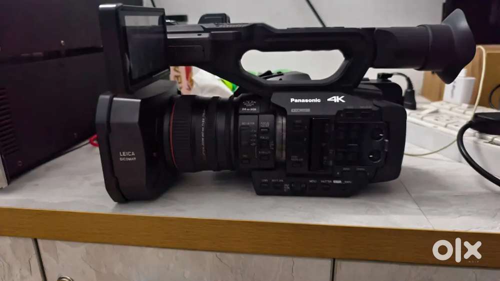Panasonic 4k - UX 180