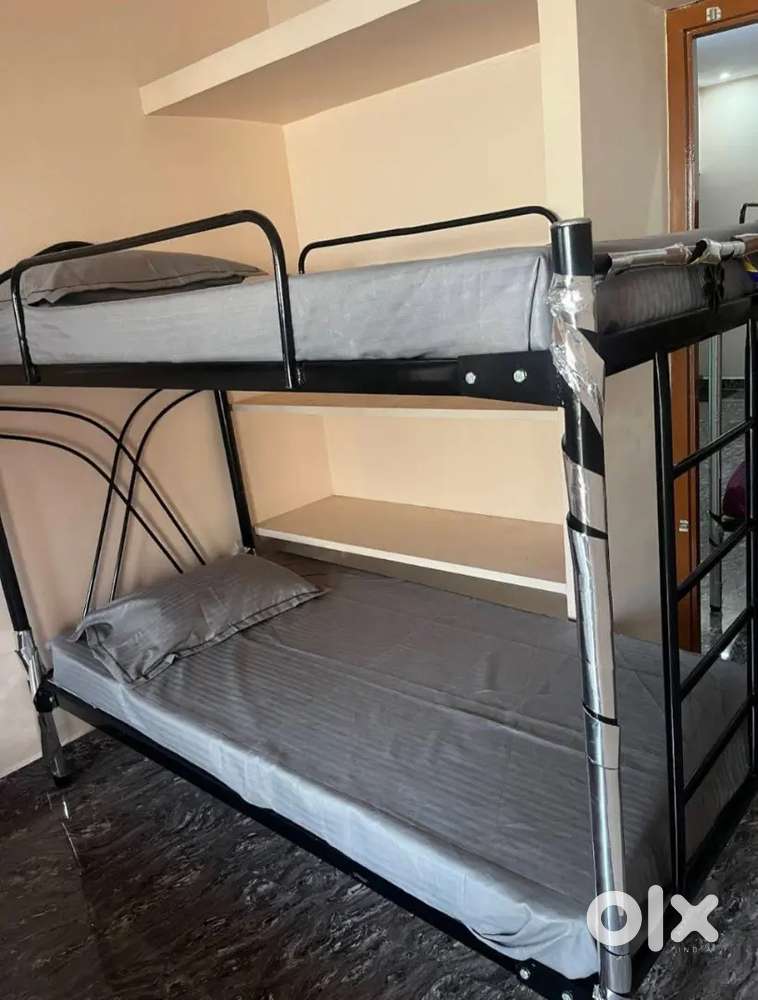 . No advance. Monthly 3500 only.  Mans hostal