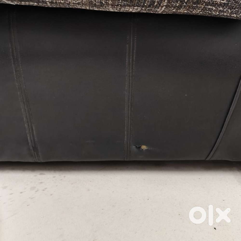 7 seater sofa and centre table