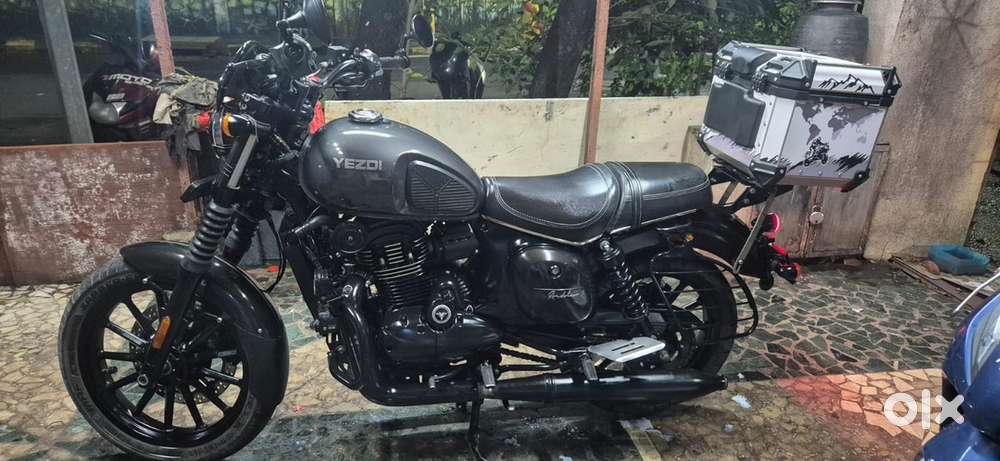 Yezdi raoster .. fully loaded