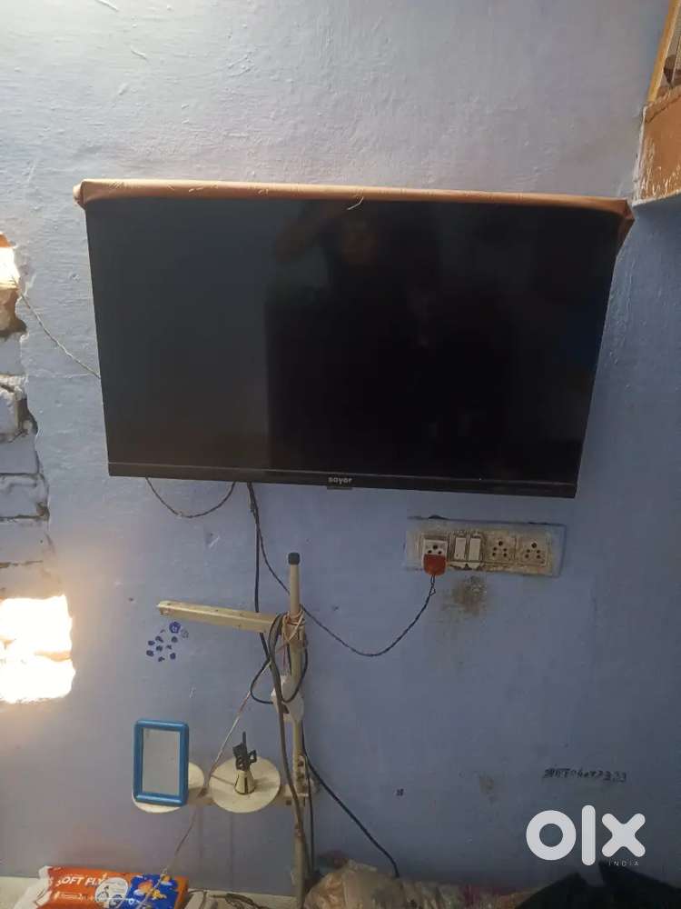32 inch LCD