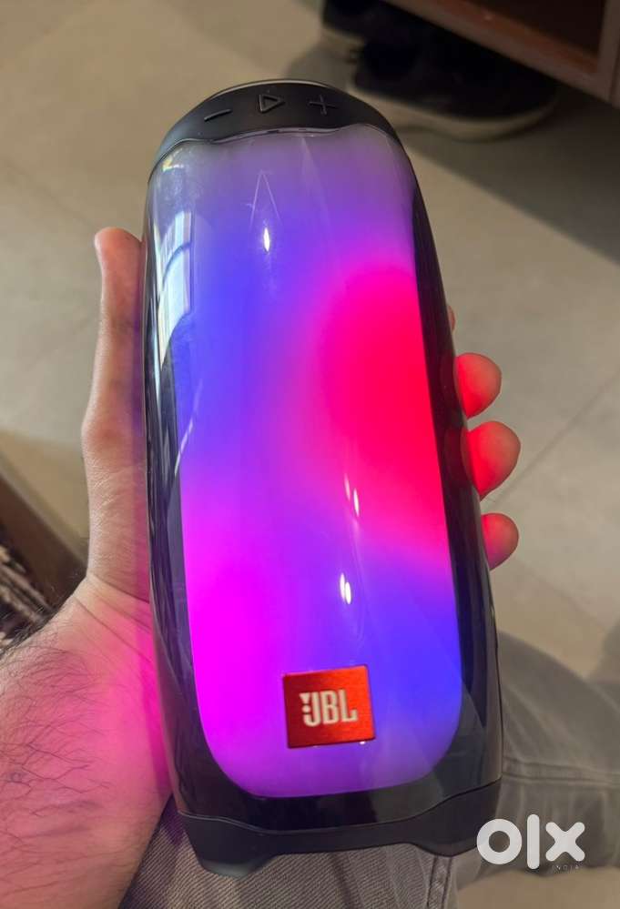 JBL 360 degree light speaker like brand new