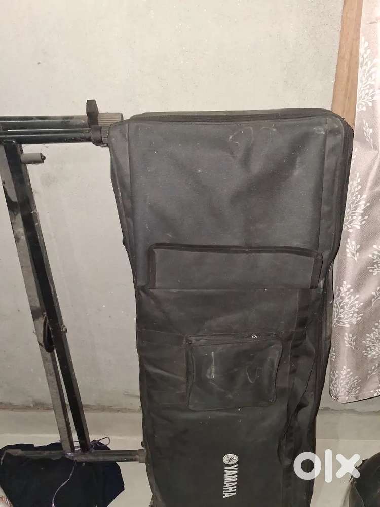 Keyboard yamaha i400