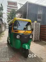 BAJAJ AUTO RICKSHAW CNG&PETROL.2024.