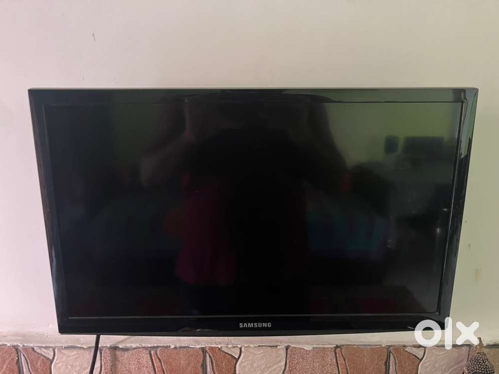 Samsung TV selling.