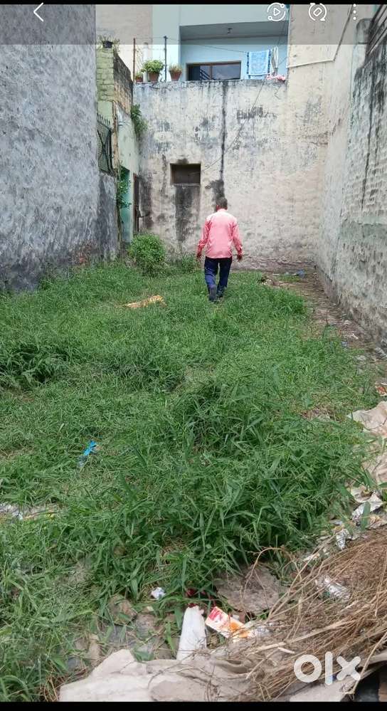 300 gaj old half constructed house for sale in village kumbra