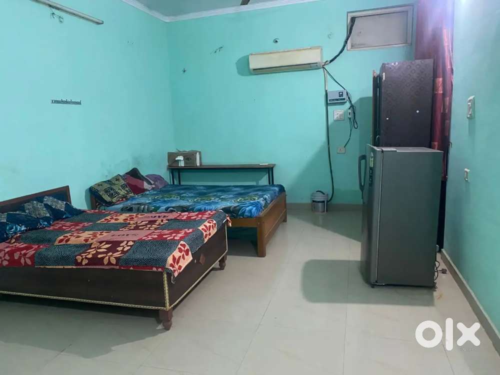 INDEPENDENT AC FULLY FURNISHED ROOM FOR BACHELOR N COUPLES