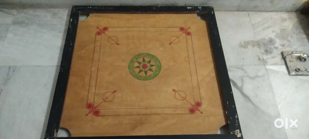 Carrom board