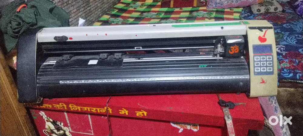 Sticker cutting plotter machine