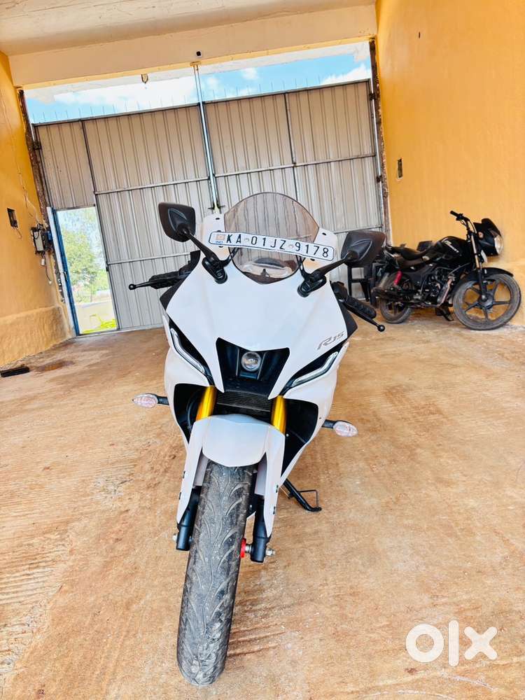 R15 v4 White colour 2023 modle