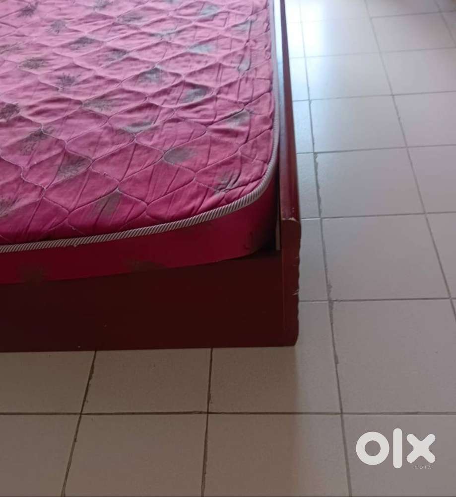 Teak wood bed with mattress king size