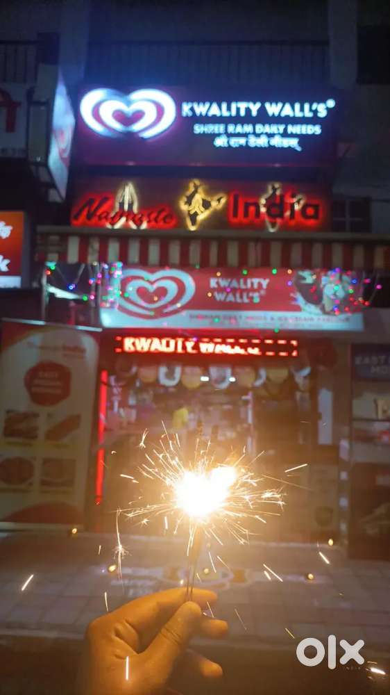 Front office sales girl or boy for cafe and parlour