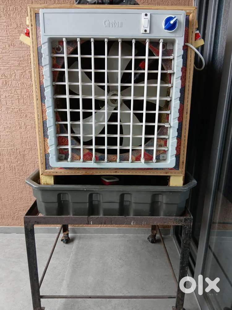 Cooler with Stand