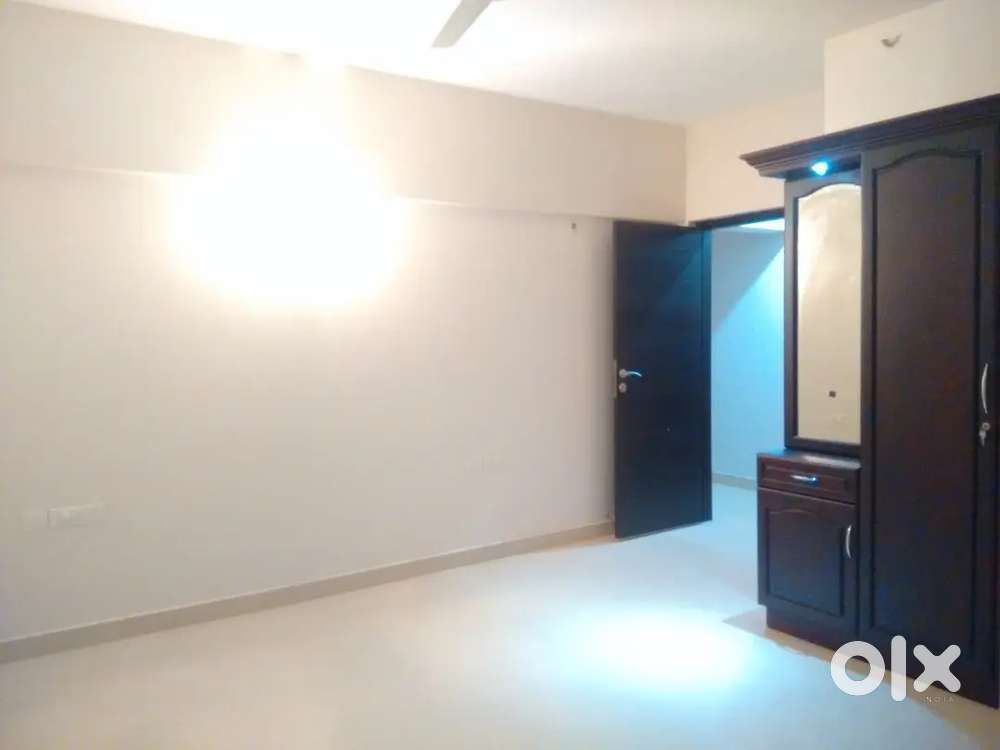 4 Bhk Flat Marine Drive ( prestige)