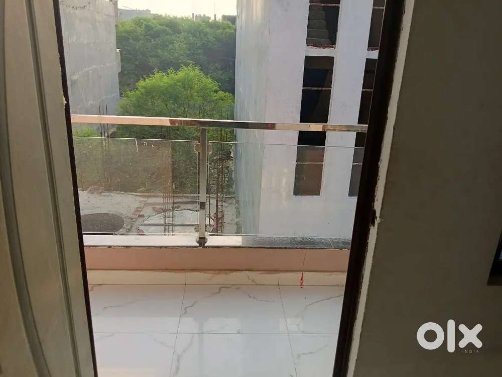 शांत माहौल, सिर गेट से 1500 mt है flat , सिर्फ फैमिली या बैचलर या जॉब