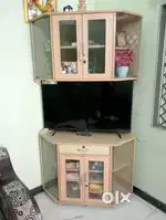 Corner show case