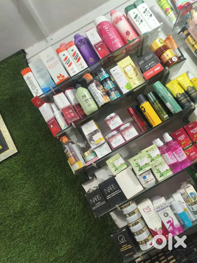 Need a salesgirl for cosmetic shop at lal chowk