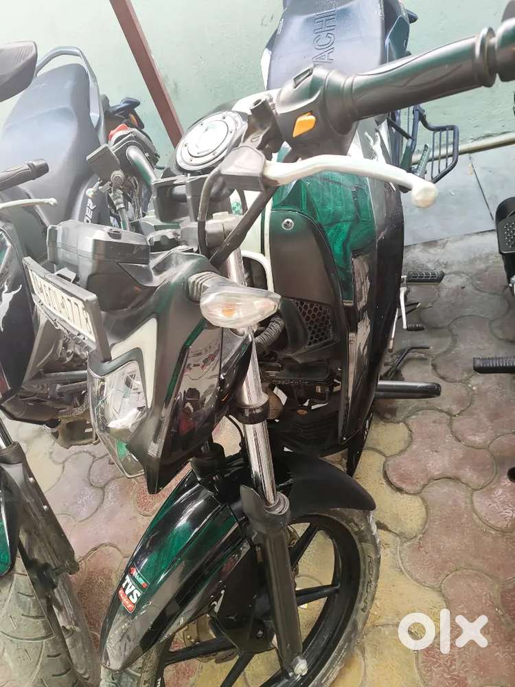 Rtr apache 4v new model very good condition