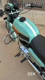 Beautifully Restored Vintage Yezdi Roadking – Rare Find!