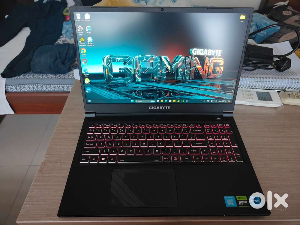 GIGABYTE Gaming Laptop (15 inch, Black, NVIDIA GeForce RTX 4050)