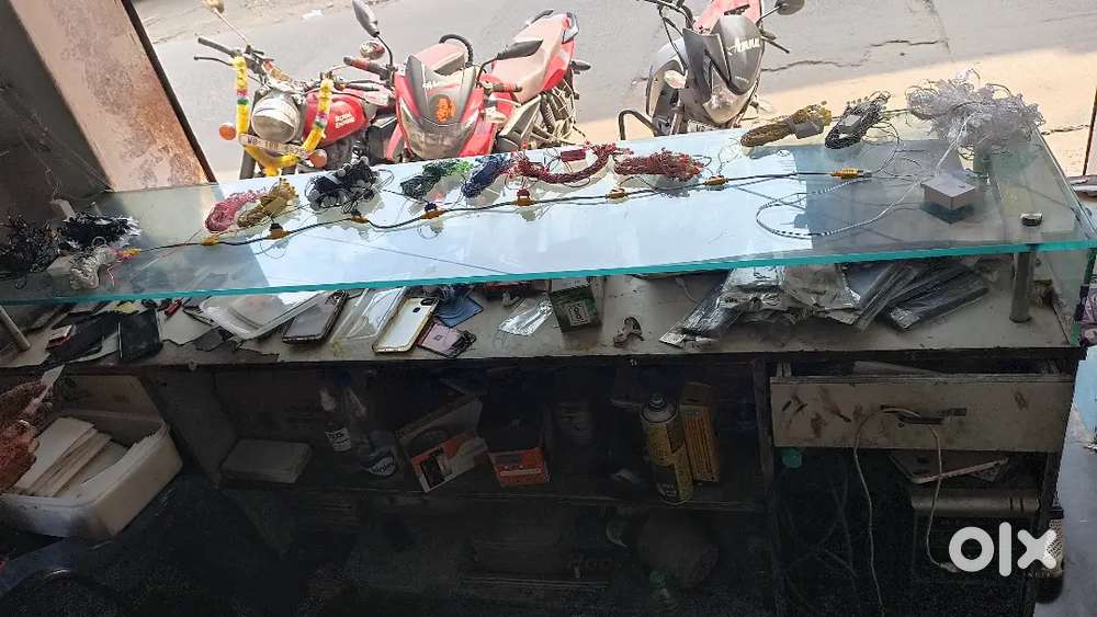 Shop counter and selves