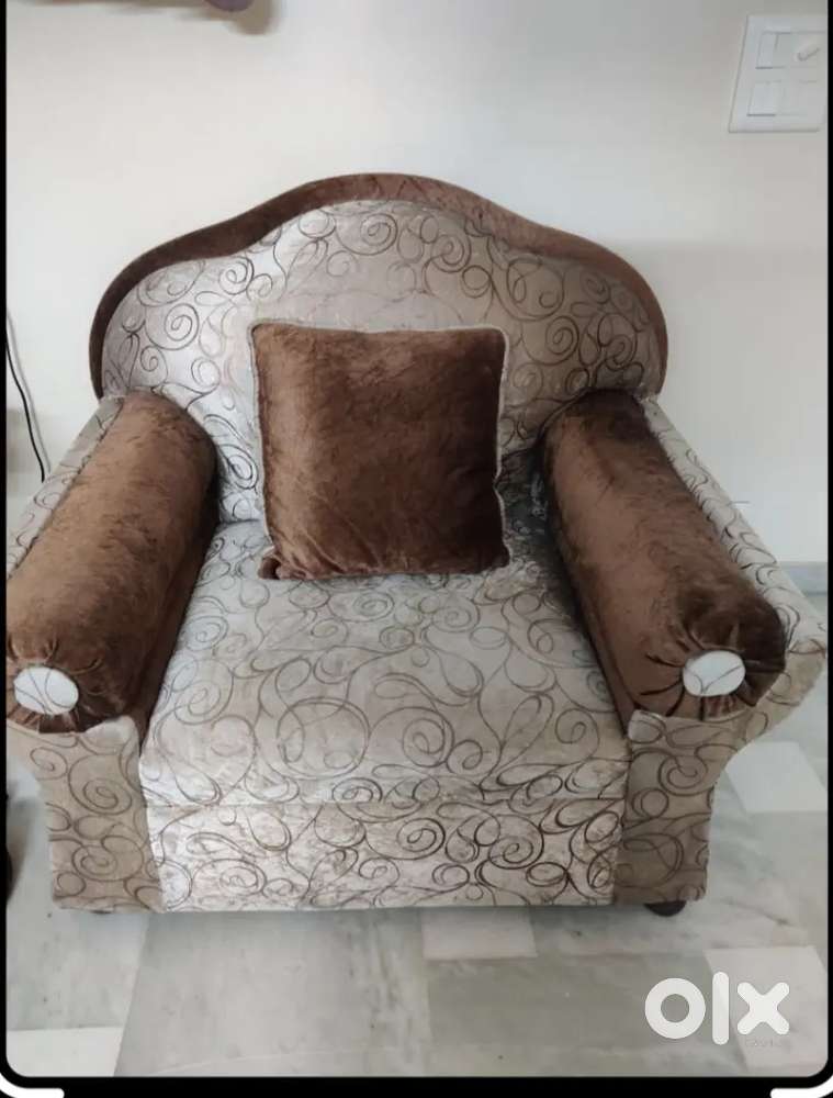 8 seater sofa set in Fine velvet fabric