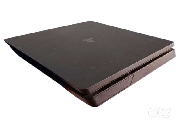 PS4 PLAYSTATION ALONG WITH CONTROLLER