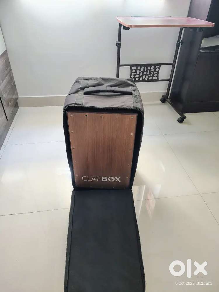Cajon with cover