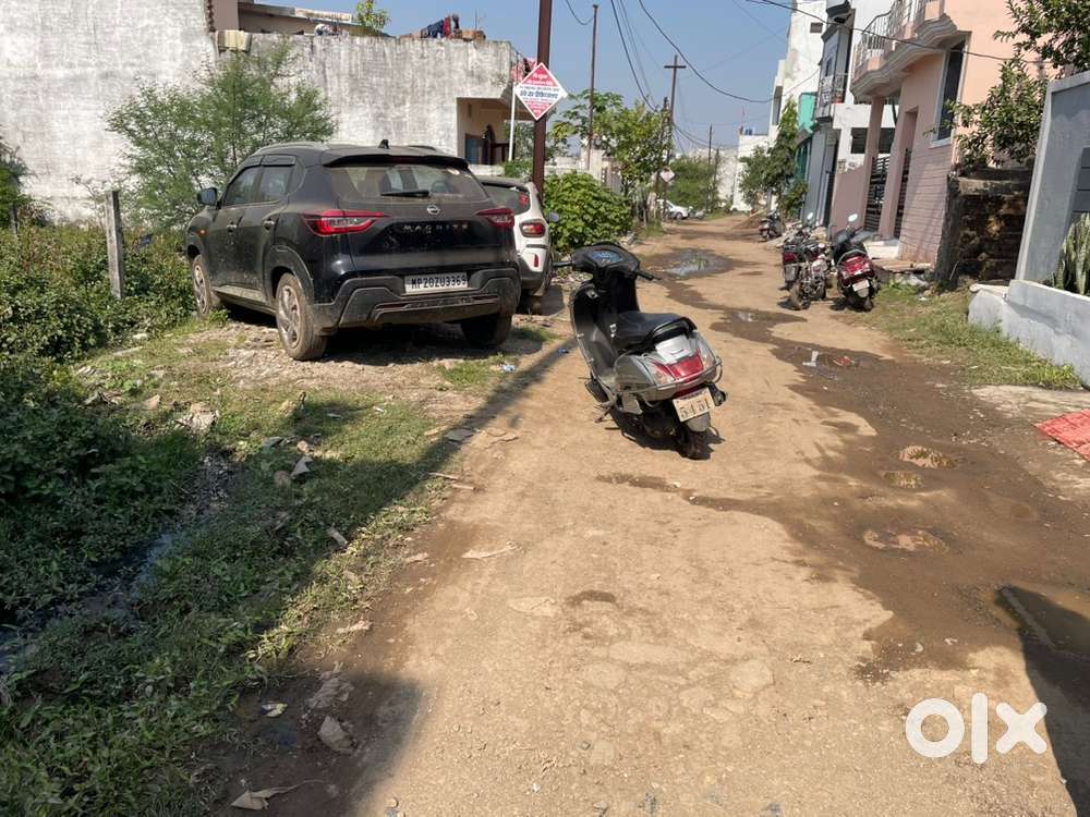 Pushpnagar very good condition light connect naal connect rcc road