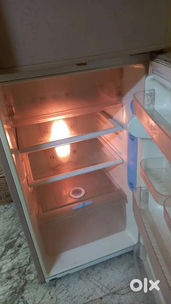 Fully functioning neat Refrigerator for sale!
