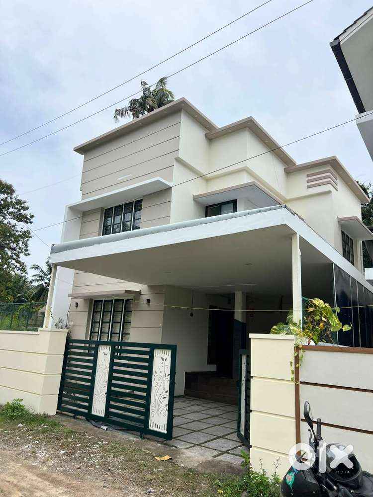 House for sale at Udayamperoor, Puthiyakavu.