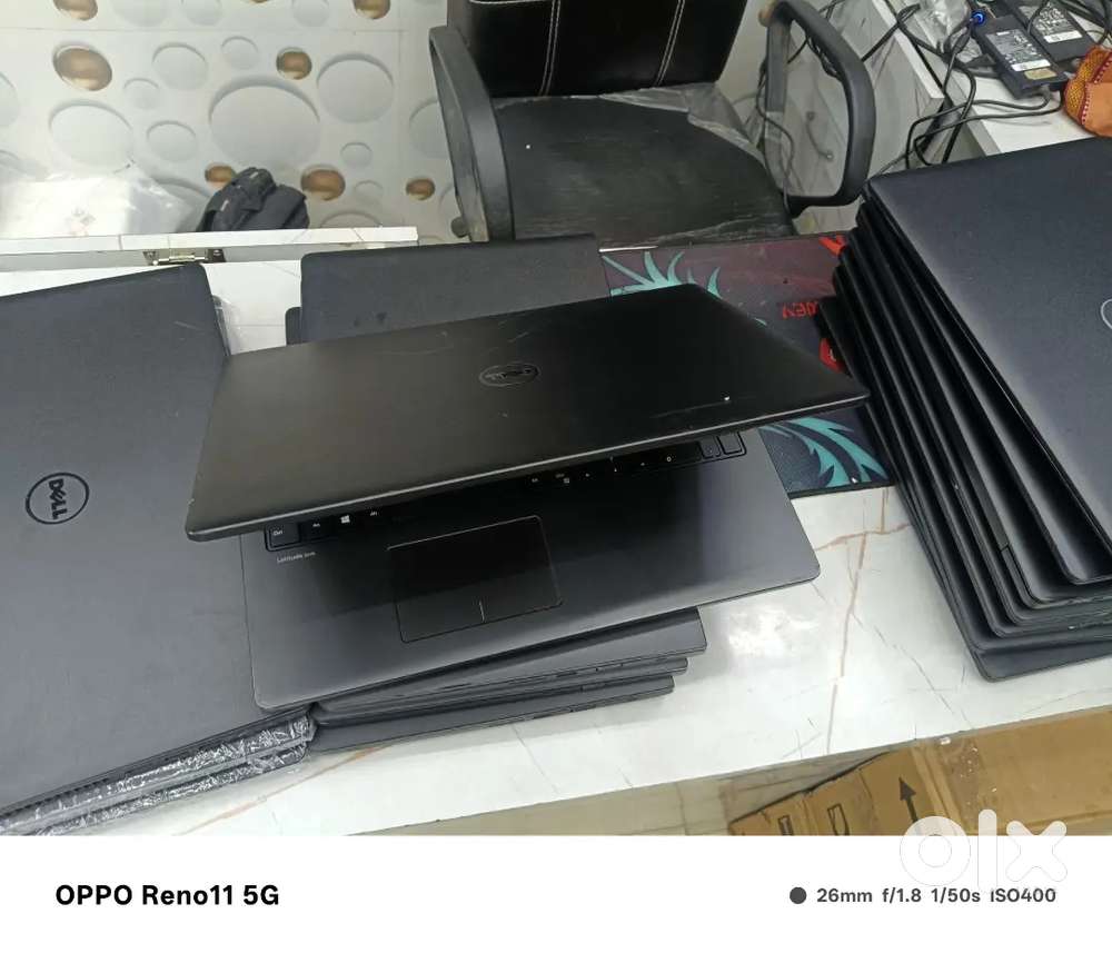 Dell cor i 7 ram 8 SSD 256 gb win 11