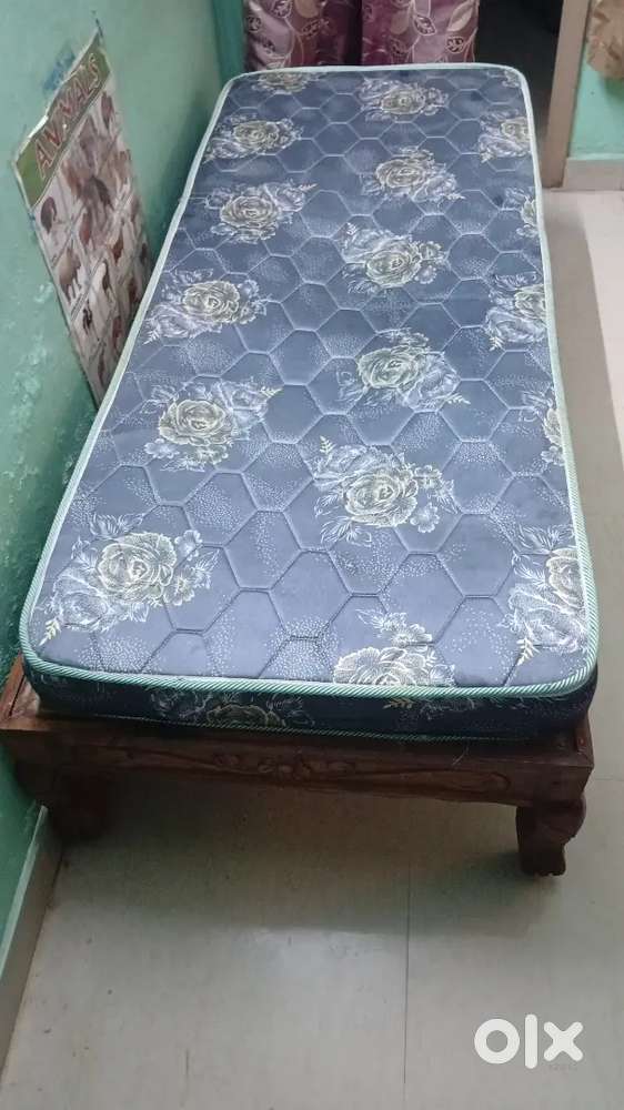 6*3 DIWAN cot with MATTRESSES EXCELLENT CONDITION