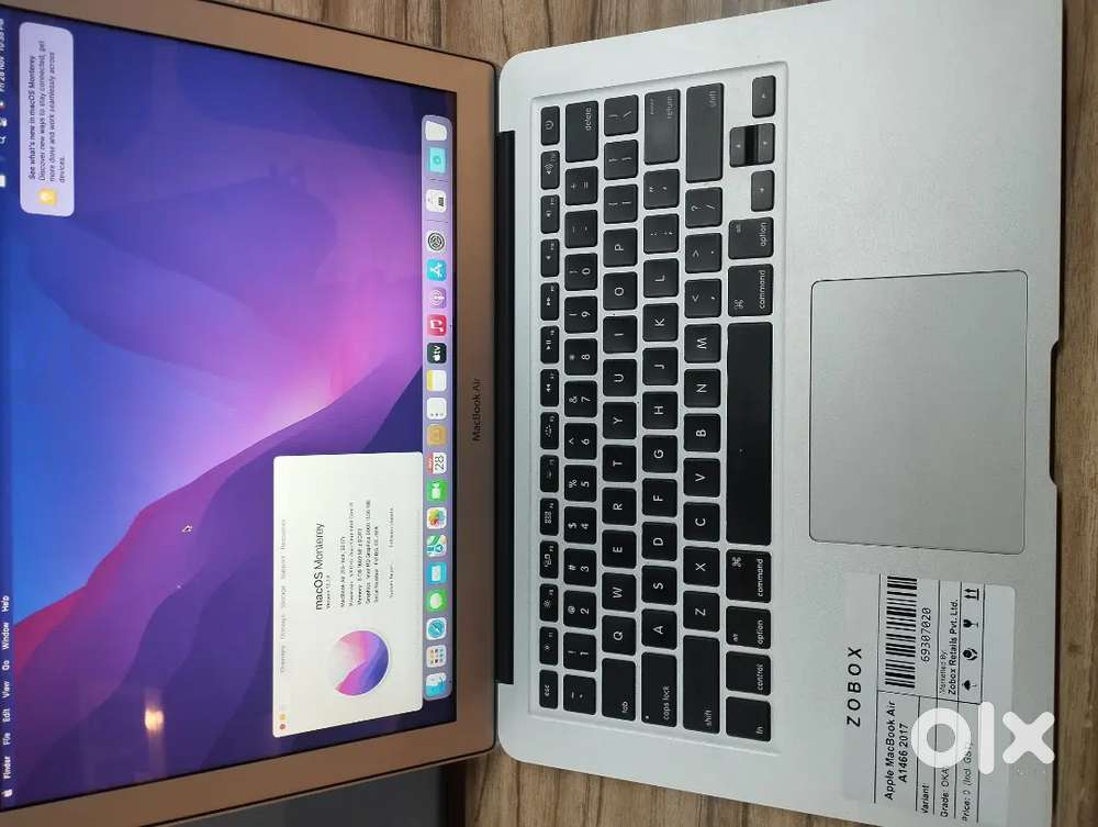 Apple Macbook Air.  A1466