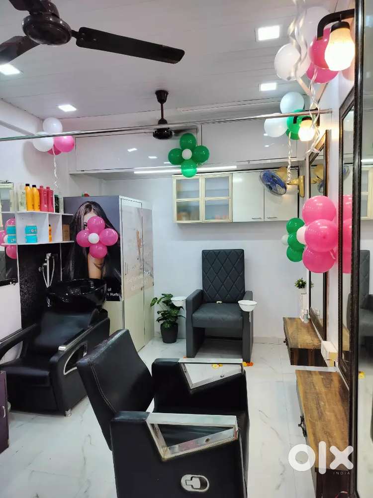 13 Yr Old Running Beauty Parlour for Sale