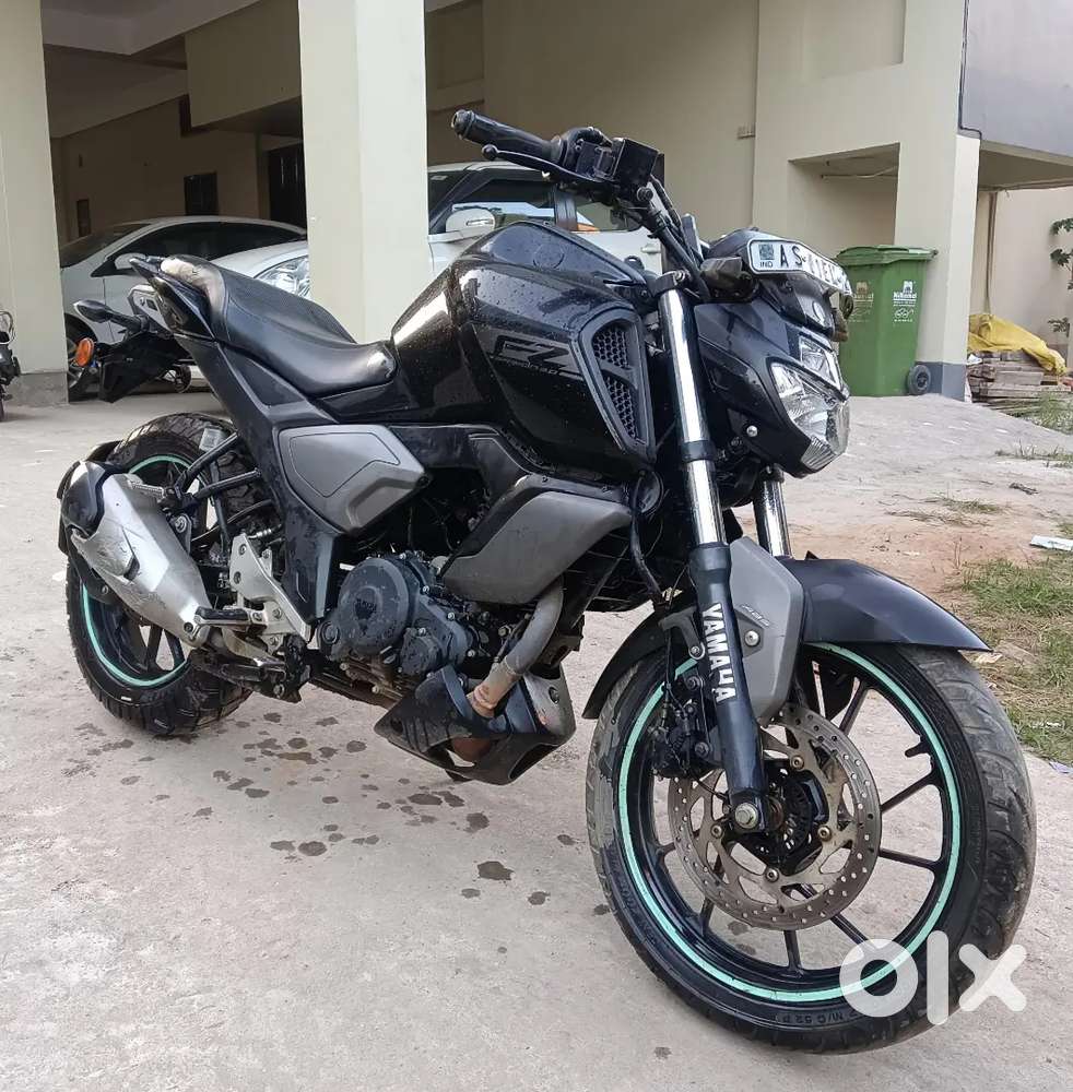 Yamaha FZs bike is on tiptop condition