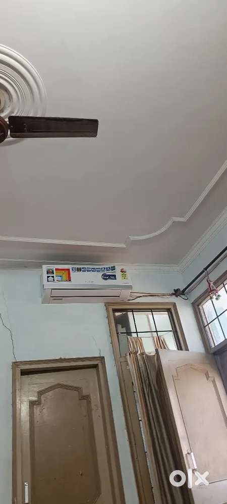 Split ac lyod 2years old