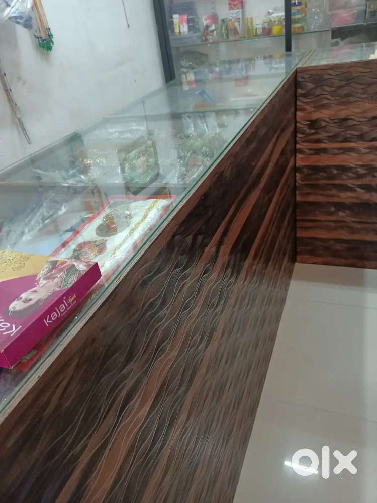 6* ft by 2.5* fit double table with front mirror pn novelty shop