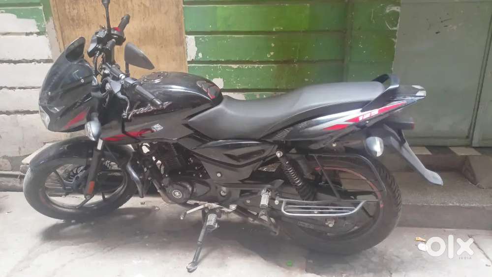 Blkl new gadi h single hand chale hui hh