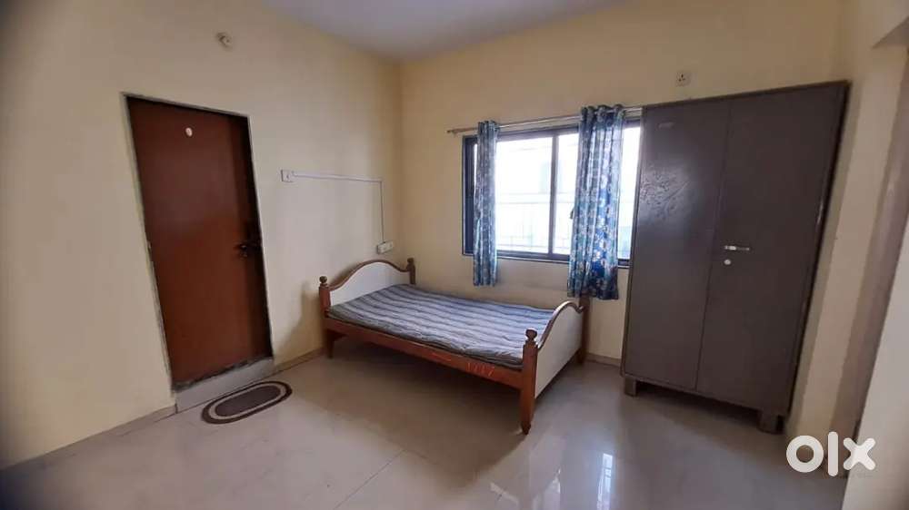 Single furnished room with वस्तुm to be given on rent at jalan nagar