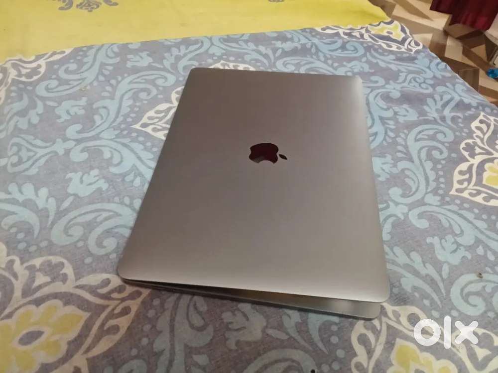 Mac's Macbook Pro Good condition