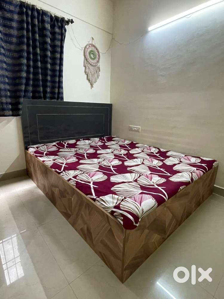 Bed cot with mattress,table and chair(6month use only) urgent sale