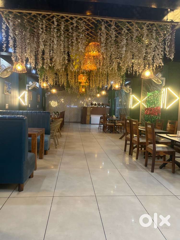 Restaurant sarvice boy