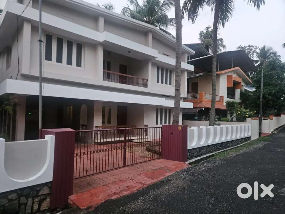 Double stored house for rent at Kumarapuram