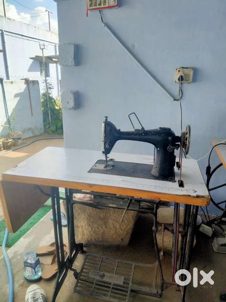 Tailoring machine good condition